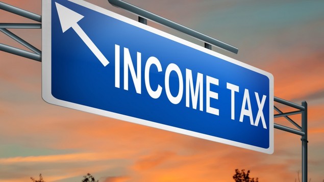 Income Tax department report reveals that 9690 taxpayers paid more than 1 crore tax in 2014-15.